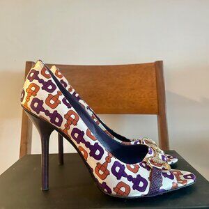Gucci Silk horse bit print open toe stilettos with crystal bit size 10